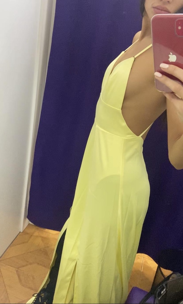 Платье обалденное, очень качественное и красивое. Оделось хорошо, есть молния (читала много отзывов, что ее нет и его невозможно надеть). Ткань плотная, в жизни красивый нежный желтый цвет. Спасибо производителю за такую красоту;)