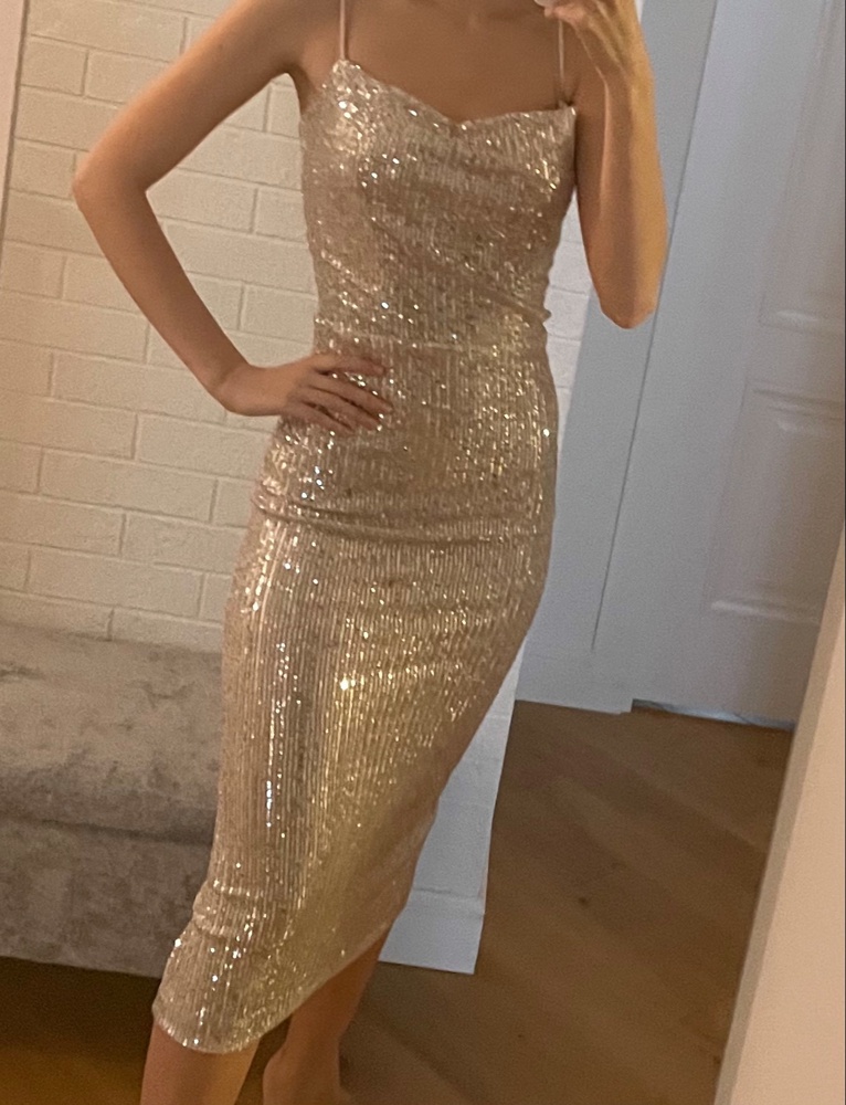 Шикарное платье, сидит идеально!