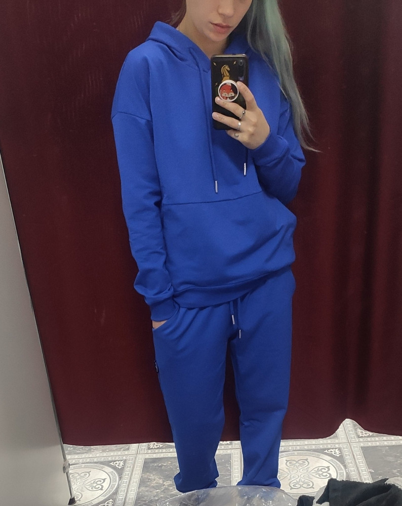 Костюм хороший. 
Размер s мне подошёл, у меня 40 - 42
Единственное что надеялась на более приталенный, а получился оверсайз. 
Ну это просто я маленького роста... 🤣