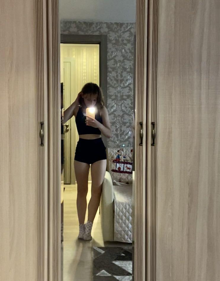 Клёвый!! Размер в размер)) Очень удобный)) 