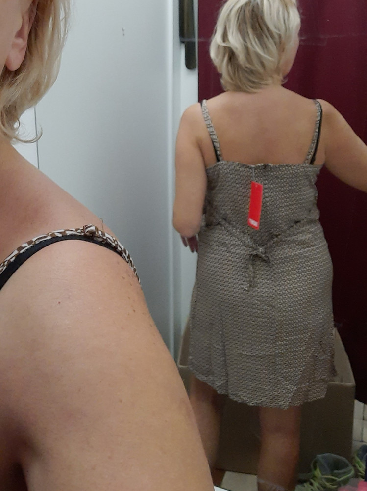 На 94-77-103 взяла 50. В бёдрах только только.