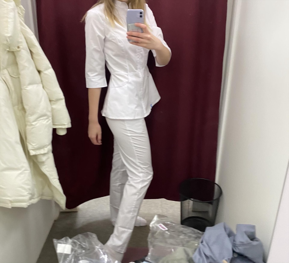 Очень красивая блуза, на свой 44-46 взяла 46, свободно, комфортно 