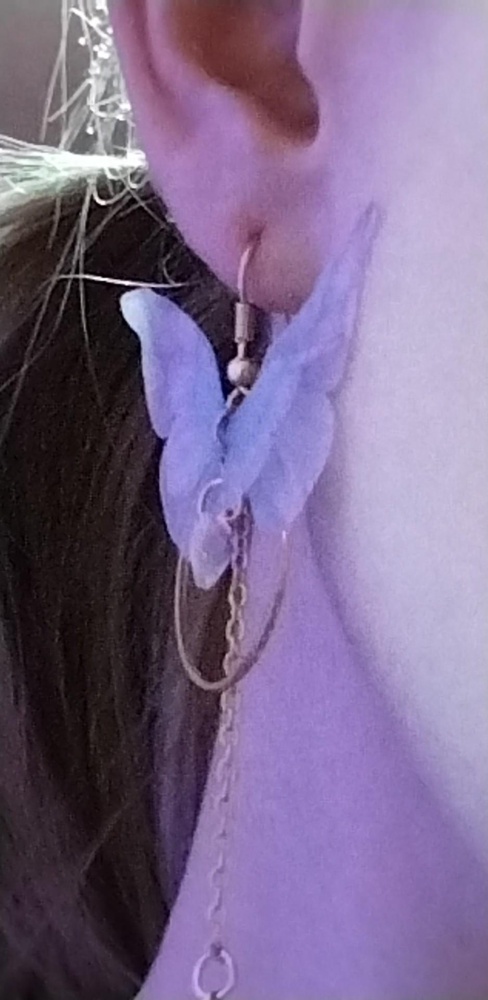 Сережки просто удивительно волшебно смотрятся! Сразу делают женственнее. И про упаковочку обязательно напишу! Она тоже очень красивая.