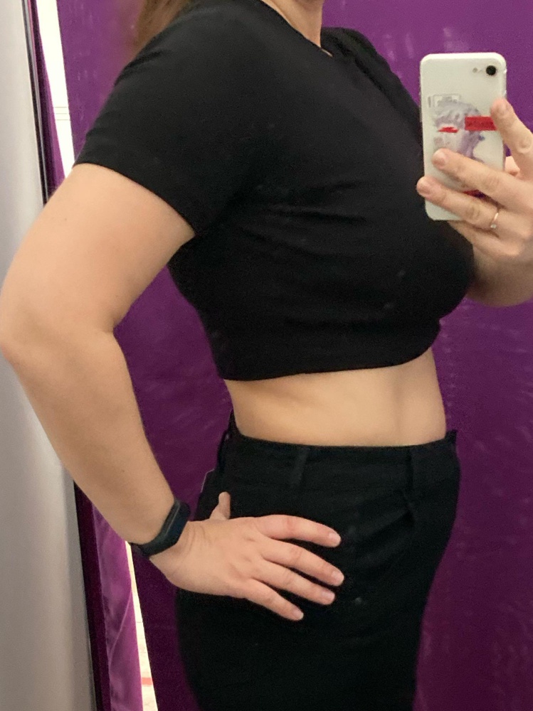 Для обладательниц большой груди коротковат . Из-за этого отказ. В целом ткань, пошив-все отлично.