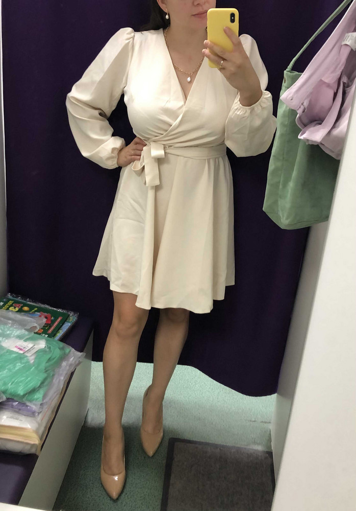 Платье шикарное! На мне размер XL. Ткань плотная. Рекомендасьон!