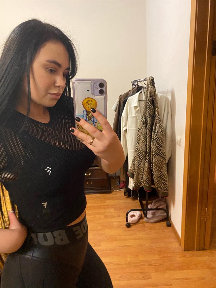 Очень удобный под спортивный топ самое то, комфортно заниматься.качество отличное.