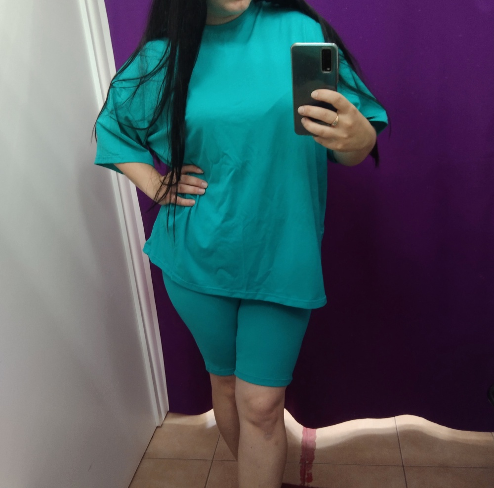 Хороший костюм, единственное в велосипедках, если есть изъяны на ляшечках, все очень видно .