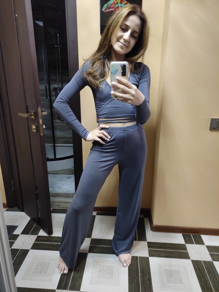 Костюм очень мягкий, приятный и удобный 😌