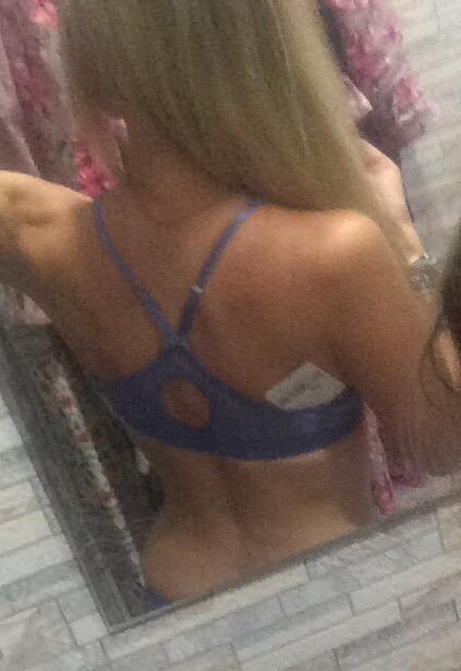 Долго думала заказать или нет,так как размер 75В по указанной размерной сетке должен быть велик. Но, когда пришел- оказался в самый раз (обхват под грудью 65- был бы больше- не сошлась тогда застежка, талия 63, бёдра-88). Трусики тоже в самый раз (указан размер М).