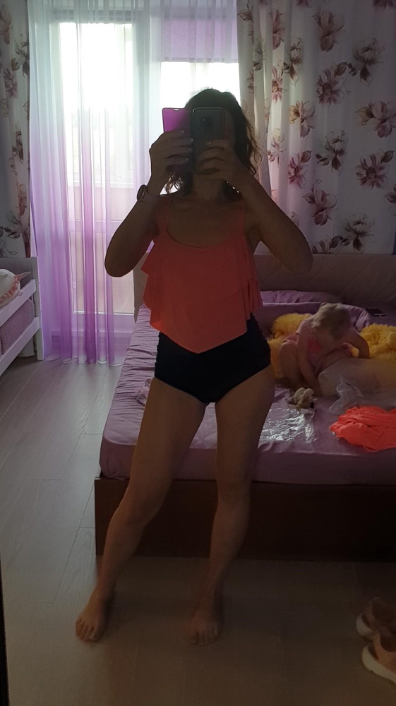 Не очень понравился.  Выбрала другой.  Наверное этот тоже выцветет, вроде фирма одна.