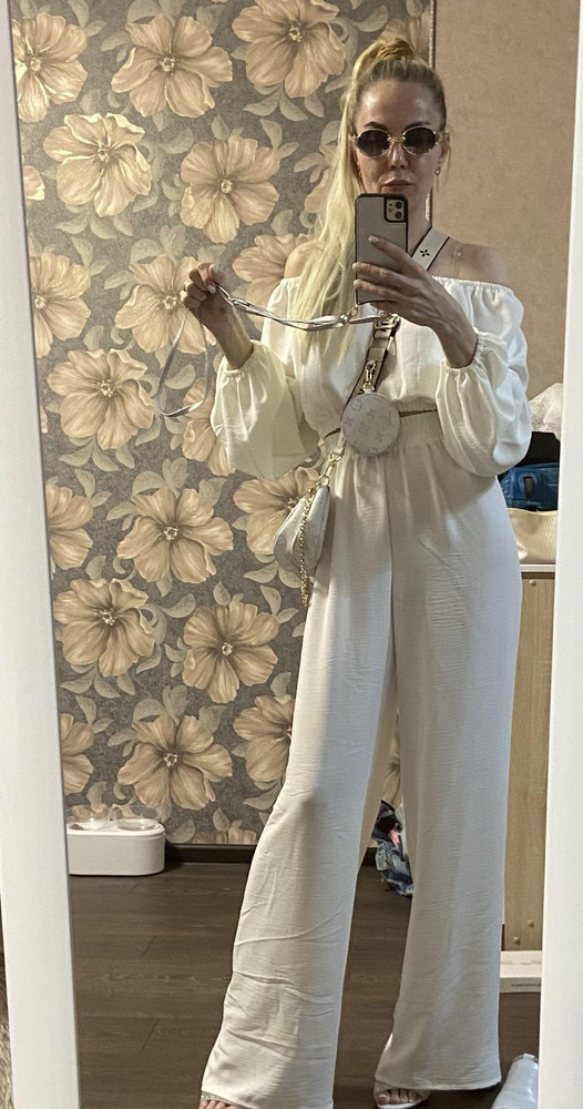 Костюм шикарный. Даже не ожидала , что так хорошо сядет. Рекомендую👍