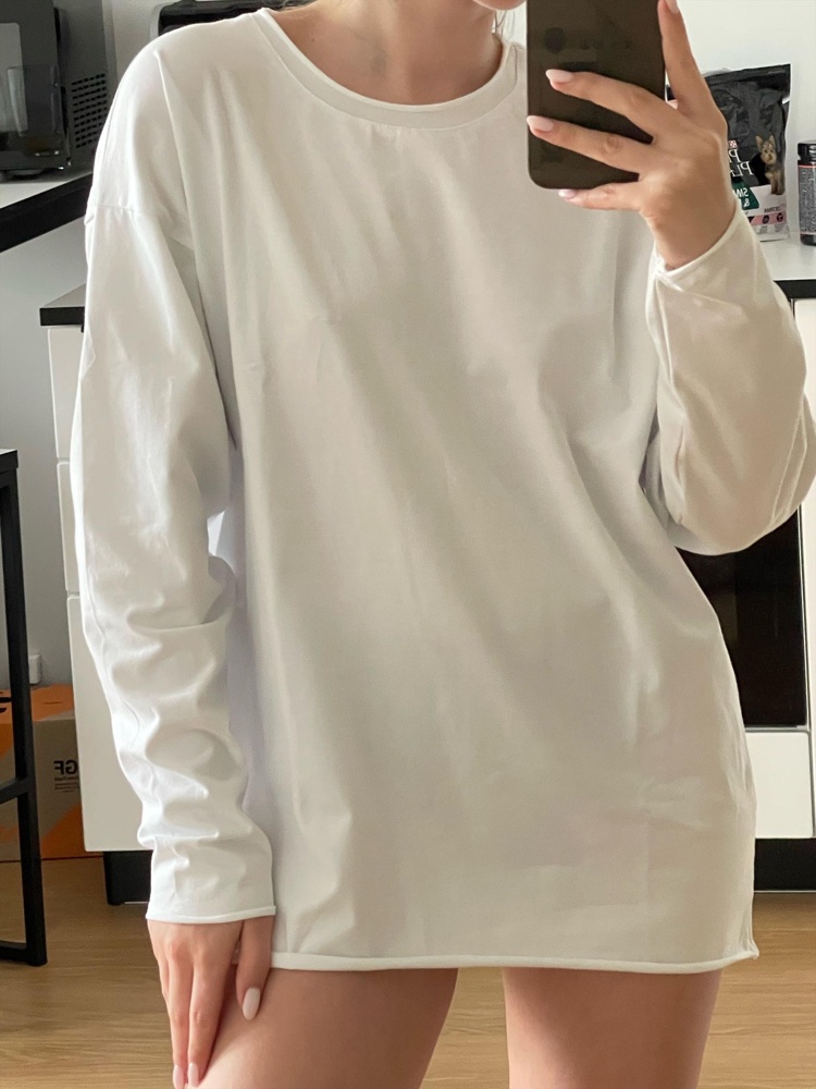 Что бы смотрелась объёмно, как на фото, то нужно заказывать на размер больше. Мой рост 160, размер xs-s, лонгслив в размере m сел так как и хотела, а вот s был впритык.