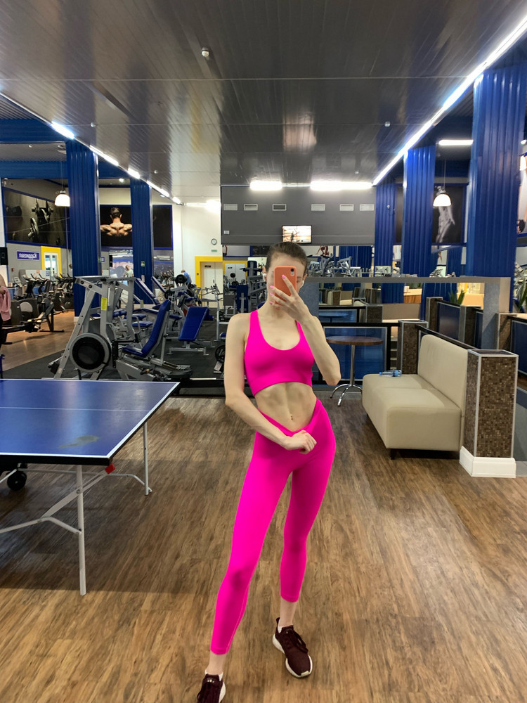 Костюмы - пушка! 😻 Купила сначала розовый. Давно хотела его заказать на Shein, но не успела. Все внимание в этом костюме будет к Вам) А потом ещё и чёрный заказала. Качество классное. На теле ощущается приятно. Ничего не давит.Рекомендую!