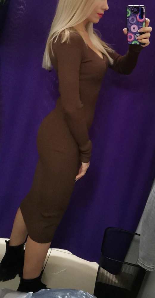 Интересная женственная модель. Ткань приятная к телу, тёплая. Рекомендую к покупке. Мой рост 162см. Возможно, немного уберу длину. На девушках повыше, думаю, будет смотреться гармоничнее.