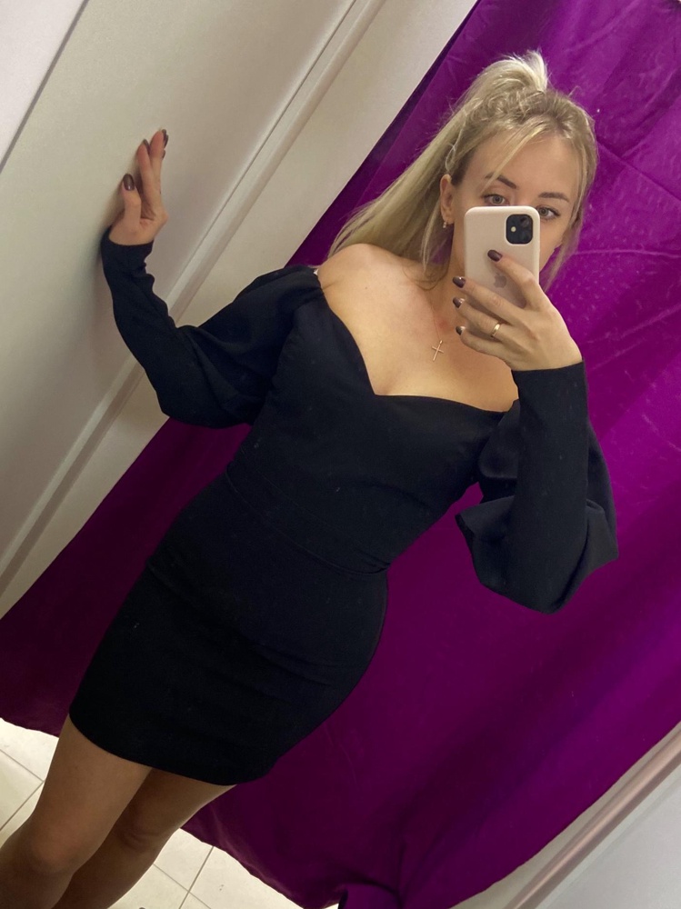 Платье красивое, но маломерит однозначно. На мне размер 46, выкупила за 3400.