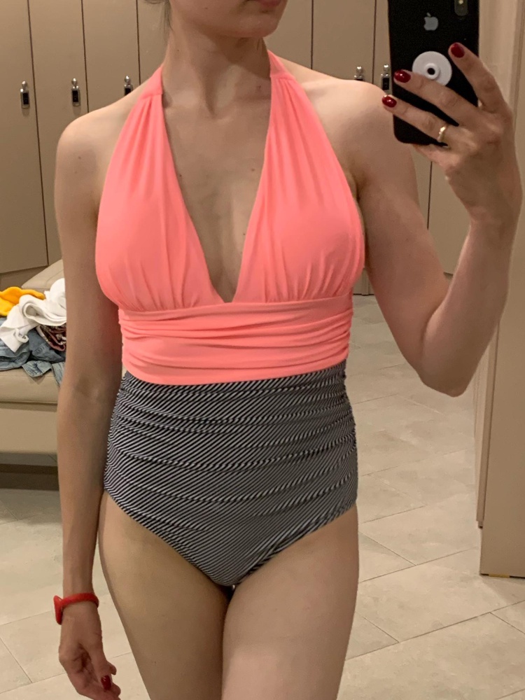 Цвет в реальности совсем не такой, как на фото. Форма трусиков делает попу плоской, бабушкины трусы, фигура становится прямоугольной, талии нет, мой небольшой живот наоборот подчеркивает. Цена слишком высокая. Оставила, потому что лень возвращать 