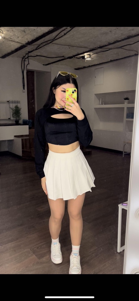 Юбка оооочень секси) для моего роста(160см) идеально подошла, да, коротковата конечно, но шортики снизу решают)) но сами вшитые шортики прозрачные очень, я под них надеваю белые мужские трусы парня, они как раз мне как шортики, и не жарко, и хорошо))) в талии кстати сидит очень хорошо, даже немного большевата, а я переживала, что будет маленькая, так как я не прям худышка) юбка сама не просвечивает, ткань как помню, очень приятная, хорошая, быстро не мнется, а это вообще замечательно!! Так что девчонки, на лето сейчас самое то, юбка просто супер, я уже не один комплимент получила по поводу неё🥰  честно обхват талии не помню, вроде 62, а минус одна звезда за прозрачные шортики)))