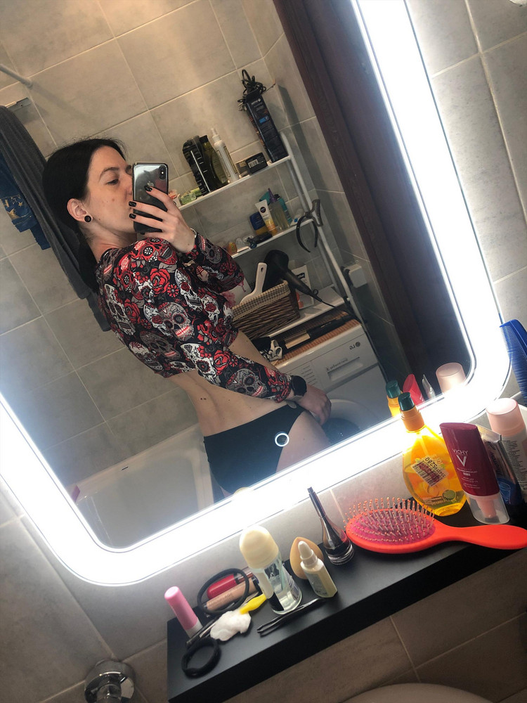 мега крутой рашгард! купила однозначно💪🏻взяла для купания в море, люблю активный отдых, но вечно сгораю на солнце, мои параметры 87/69/93, рост 170, размер S идеально, брала еще трусы, с высокой посадкой, но их не купила, не моё это, не мой фасон, не лежит душа))) люблю пониже, буду носить с обычными плавками, от старого купальника