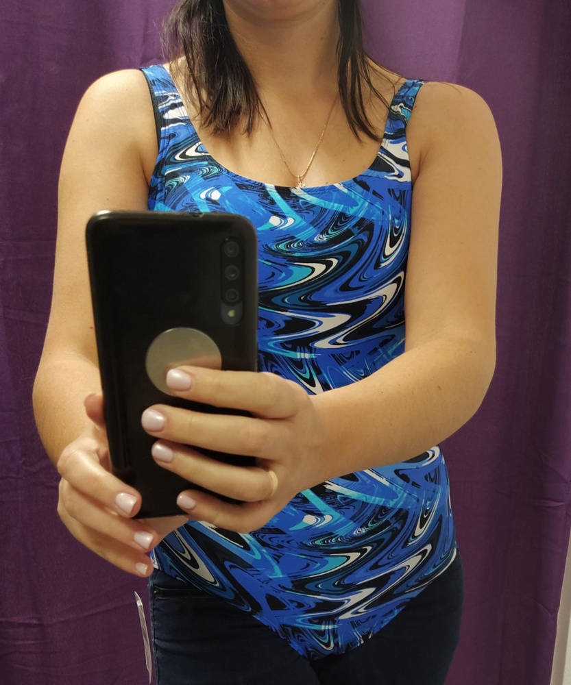 Хороший купальник, соответствует размеру, расцветка как на фото.