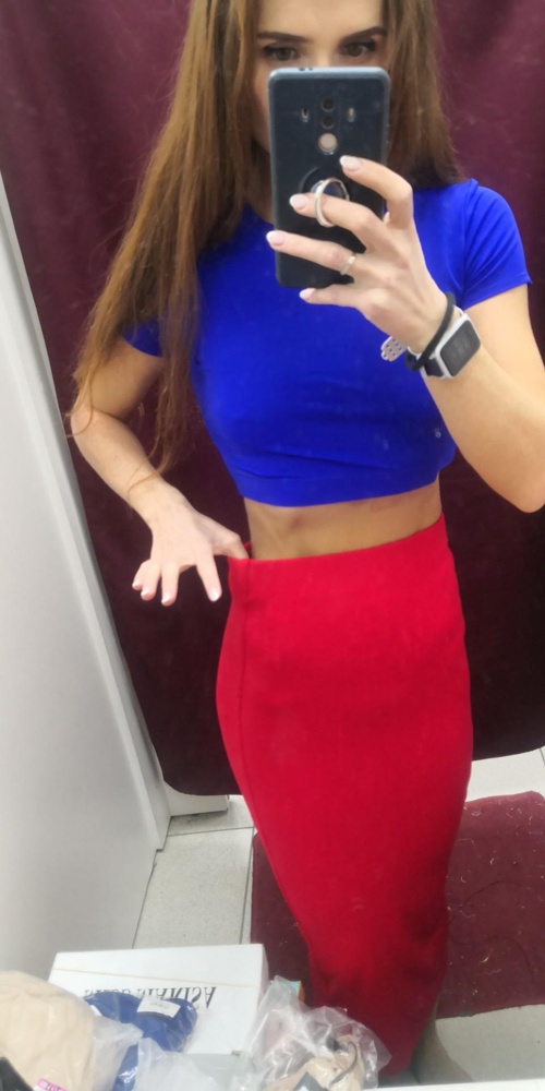 Юбка большая по талии.
Мои параметры 80-54-83 рост 162.
Юбка ткань тонкая, нижнее белье видно даже бесшовное.
Длина мне почти до косточки.