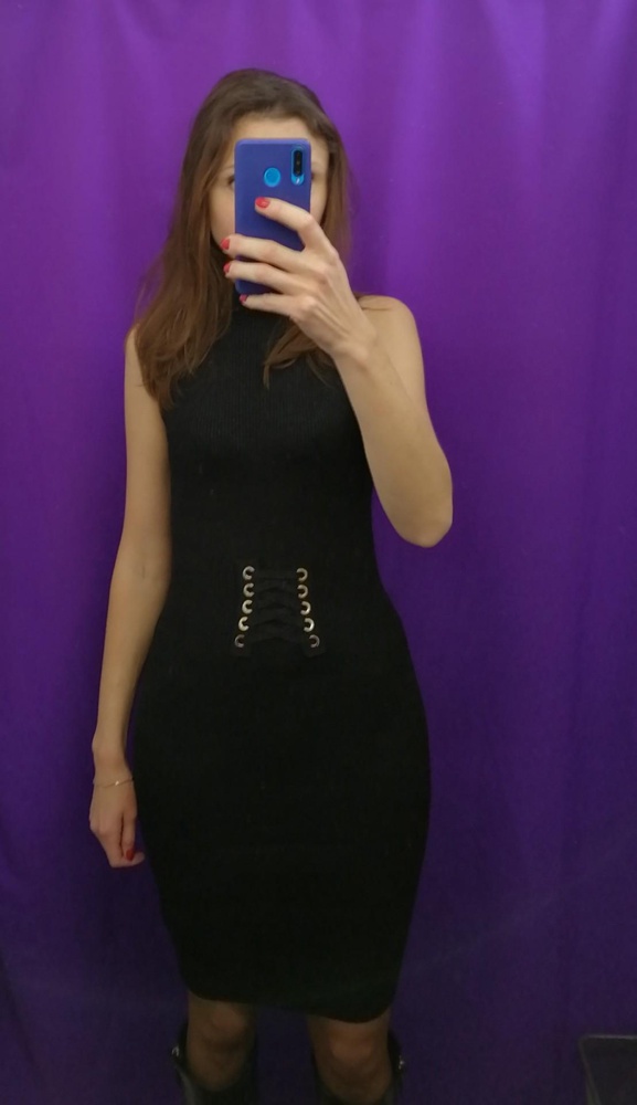 Очень понравилось, сидит отлично, но давит шею (думала перезакажу на 48р.а его, оказывается, нет. Мой рост 181,а платье идёт на ростовку 170, может из-за этого.