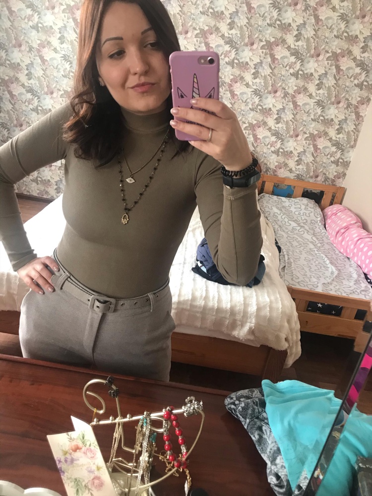 За 284 рубля это подарок ,размер xs на рост 160 сел отлично 