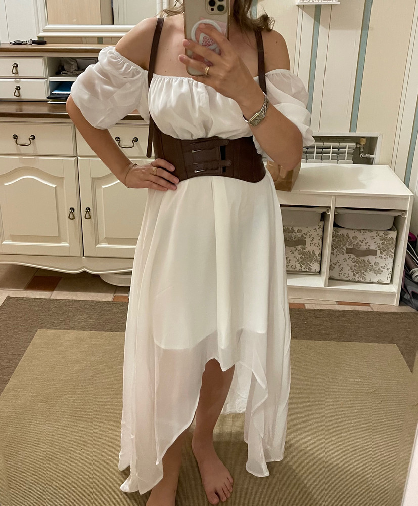 Отличный пояс-корсет. Застегивается спереди на липучку, все очень комфортно 