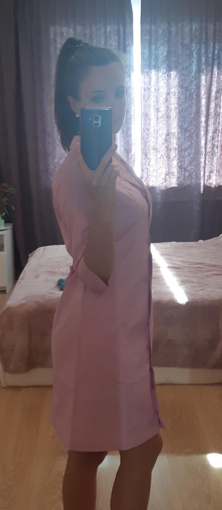 Халатик хороший, соответствует размеру.