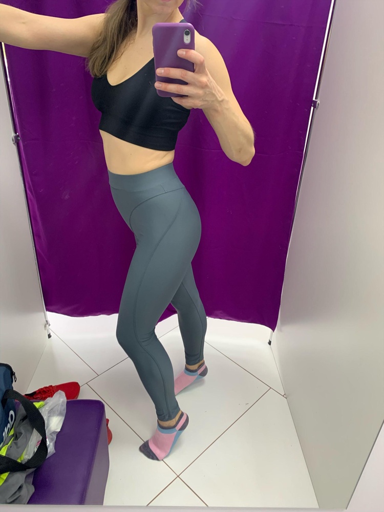 Доставлено за один день. Сели отлично . Мой рост 167 , брала размер S 175, так как хотела чтобы были подлиннее 