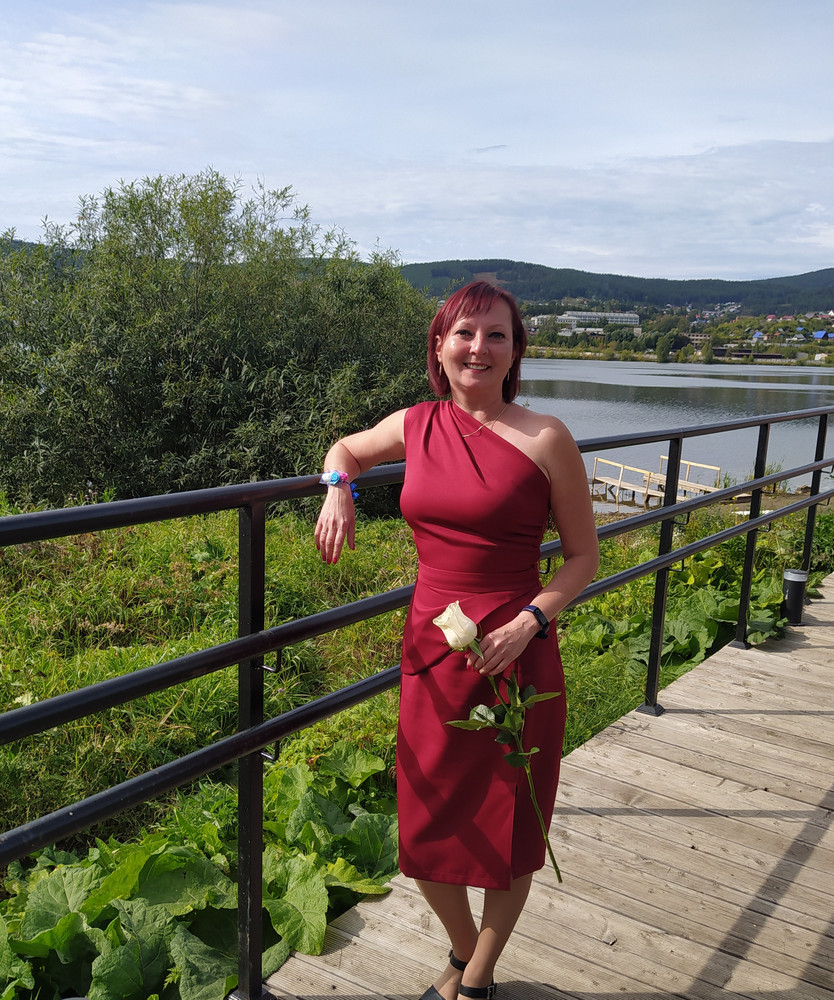 Платье супер, качество тоже, цвет насыщенный, доставка быстрая