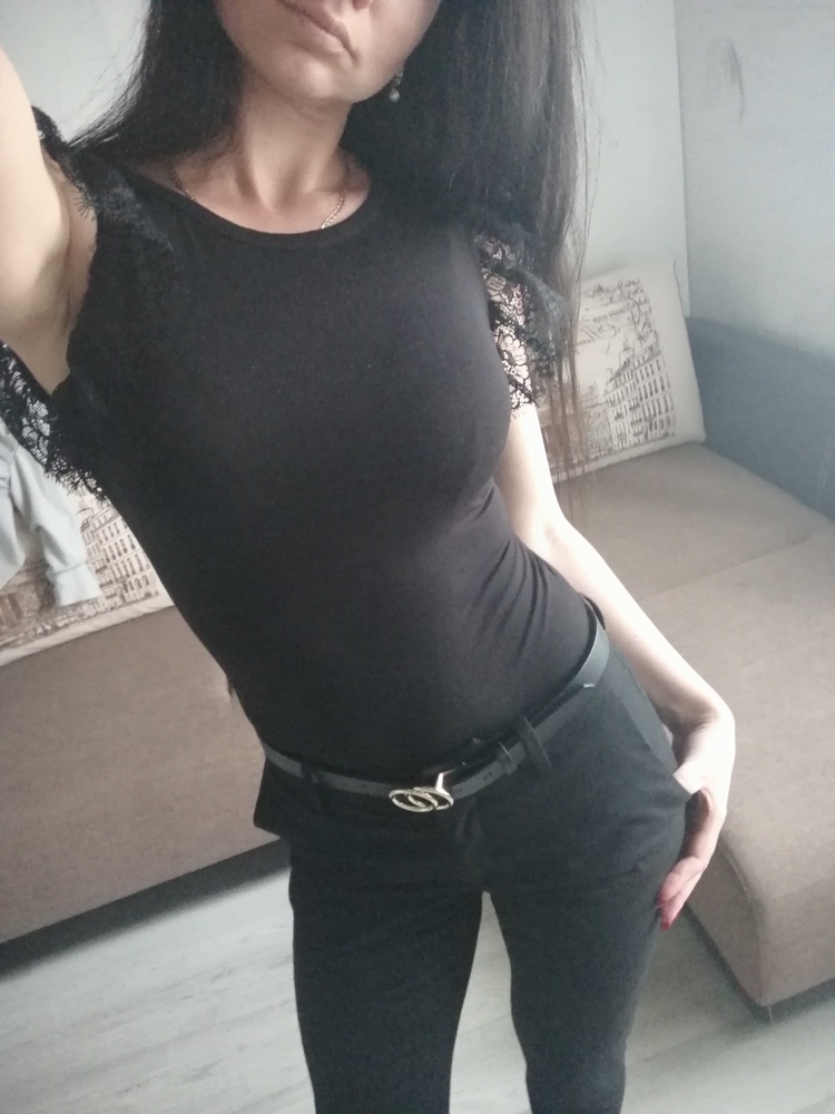 Отличный боди. На параметры 86-65-91 рост 168 взяла размер 34(xs) , подошёл идиально, это говорит о том, что размерная сетка в описании товара указана корректно и можно заказывать под свои параметры и быть максимально уверенной в том, что вещь подойдёт. Всегда ношу самый маленький размер одежды. Имеются внизу крючки на 3-х уровнях, что позволяет регулировать размер под ваш рост., на мой 168 застегаю на последний крючок. Не стала мелочиться и взяла сразу 4 боди этого бренда 34 размера подошли все идиально. 