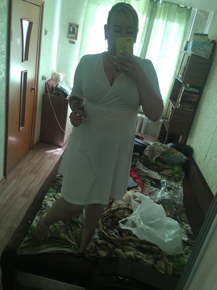 Платье хорошее, оказалось чутка велико, даже при том, что грудь не маленькая. И к сожалению очень просвечивает. Пришлось вернуть, так как брала на роспись на свадьбу, на лето может быть ещё можно носить. Просьба не снимать процент выкупа.