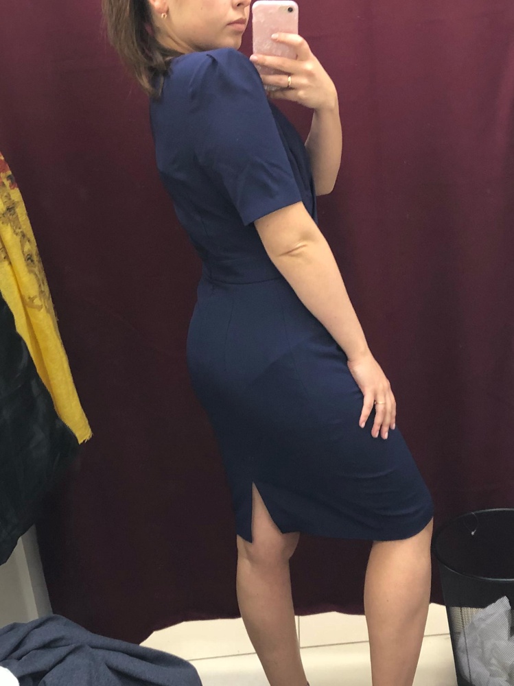 Платье хорошее по качеству, но мне велико в груди, объемы 85-68-95, рост 159. А так понравилось, для работы супер 