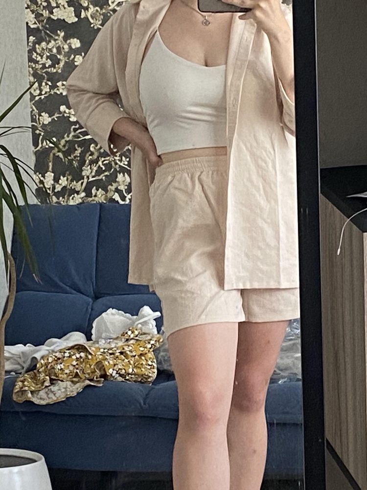 Всё пришло в хорошем состоянии, ничего не торчит. Видела отзыв на то, что в таком костюме будет жарко летом. В +30 не жарко, наоборот очень комфортно. В общем, влюбилась в этот костюм 