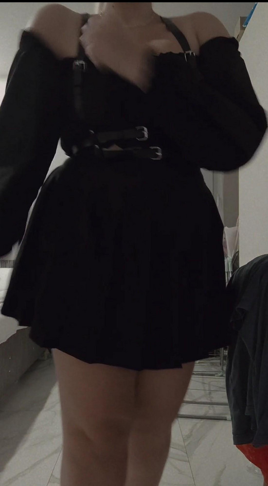 Ну это вообщееее! Чистый с1кс. Очень понравилась портупея, красота. Не скажу, что прям супер прочная, но за эти деньги - прям супер. Еле разобралась, как надевать)) но когда понимаешь принцип застегивания - всё становится кристально ясно. Подойдёт и на одежду и без одежды огонь 🔥

Для девочек плюс сайз просто находка) Размер регулируется, на мои параметры идеально подошло. Выглядит бомбово)