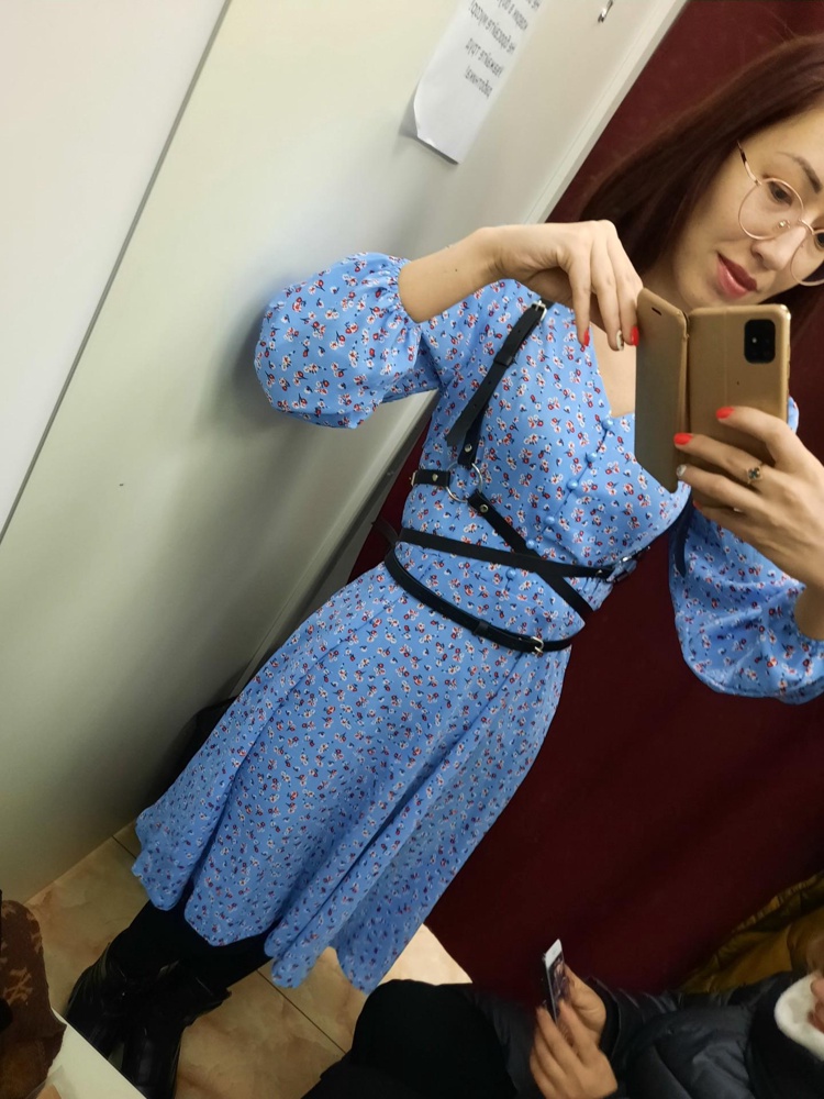 Хорошая портупея. Размеру соответствует. Пришла собранная. Пока примерила только с платьем. После носки дополню отзыв.