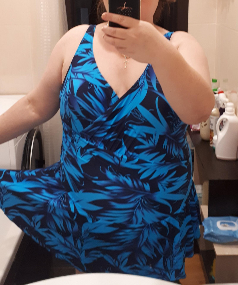 Качество отличное,сел как по мне сшит,очень понравился. На 66 размер,взяла 64