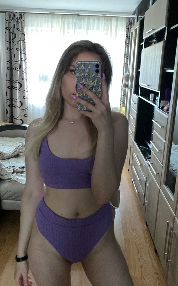 Фасон идеальный 😻На свой S заказала М.Немного великовато,но не критично)