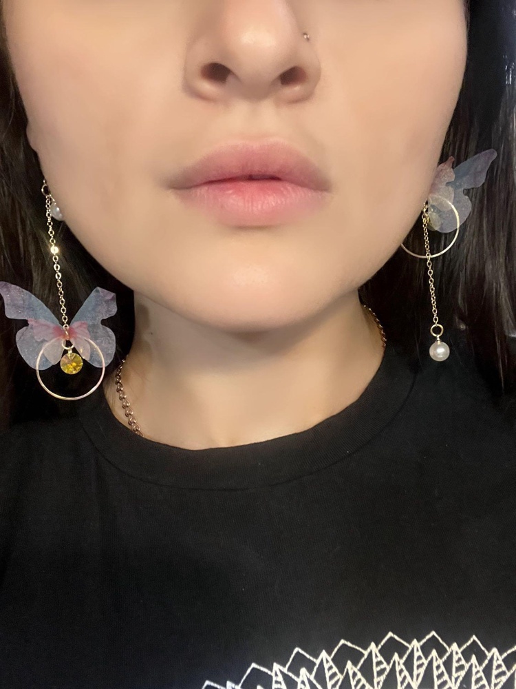 Аккуратные, лёгкие, летние и очень красивые! Немного замяты крылышки были, но это поправимо. 