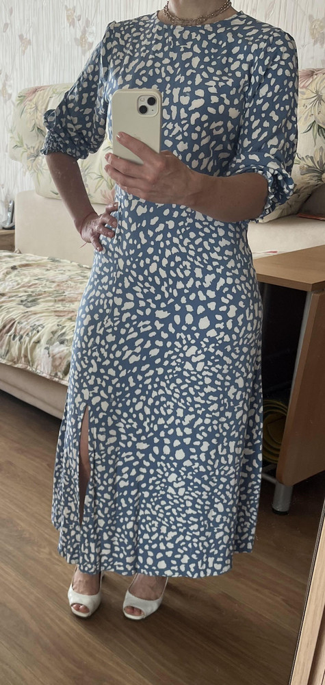 Очень красиво и приятное к телу платье! На удивление и фасон, и размер подошли идеально! Спасибо большое за быструю доставку и качественное платье 🌹