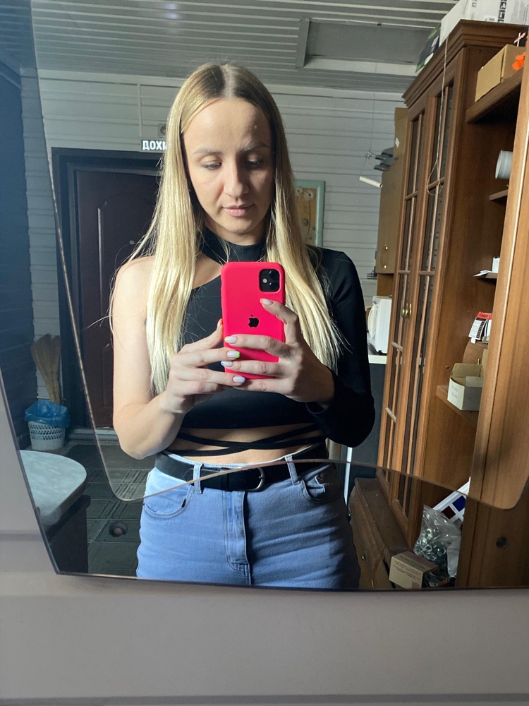 топ очень понравился, ткань приятная к телу. актуальная модель, привлекает много внимания)