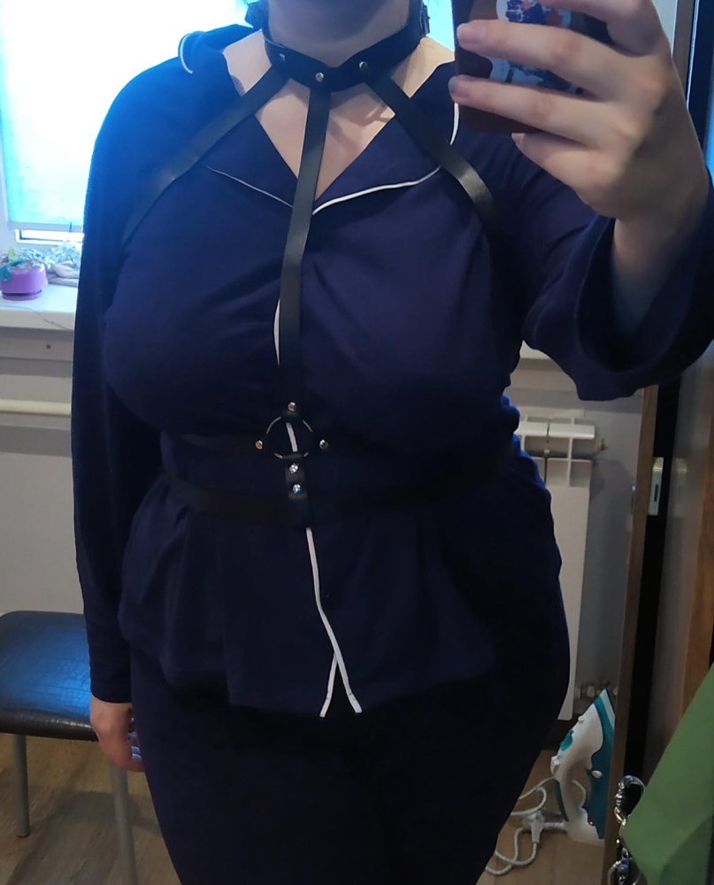 Очень приятная портупея. Боялась, что может не подойти по размеру, но ремешки отлично регулируются и все супер подошло. Круто выглядит.