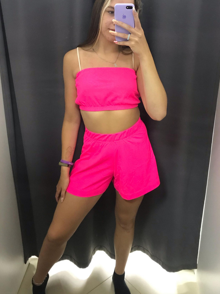 По отзывам пишут маломерит, закала 46, шорты сели отлично, топ чуток туговат, надеюсь растянется ❤️ 