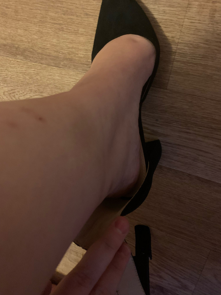 Большемерят на размер, по своей глупости забрала с пункта выдачи не померив - куда деть теперь понятия не имею, жалко потраченных денег 👎👎👎