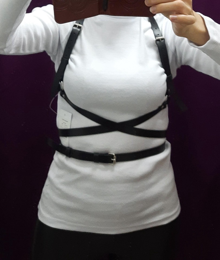 Качественная,интересная вещица. 969 р. Думала не кожа, похоже на кожу,ну или качественный кожзам. Мой размер 44. Взяла 44-46. Короче,довольная)))