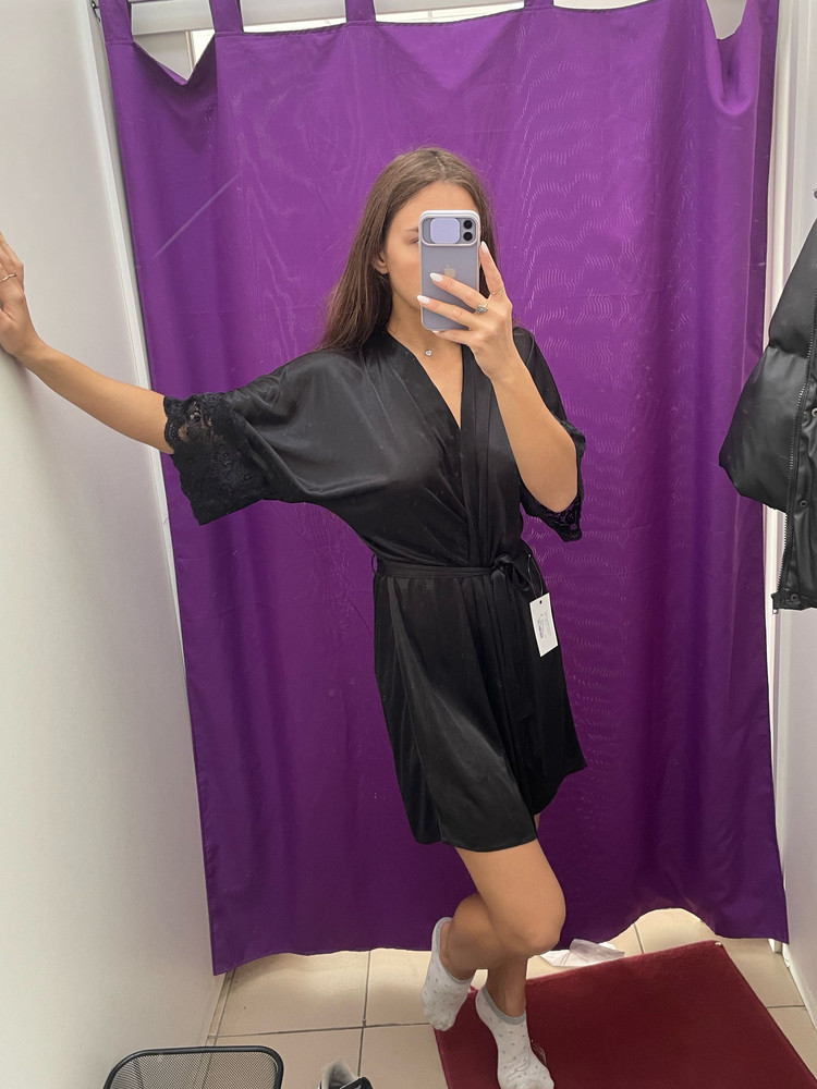 Очень приятный к телу 🤩немного просвечивает 😏 на рост 160 хорошо сидит размер S