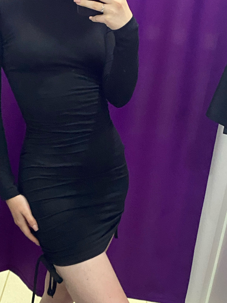 Платье классное как и хотела☺️😍😍. Но материал очень плотные и почти не тянется это для меня минус. Но я все равно его взяла, размер xs