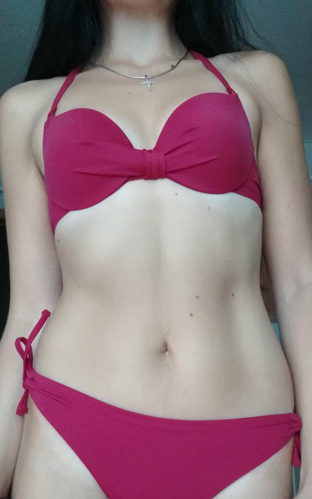 Торчат нитки, за эти деньги лучшего и ожидать не стоило)) Долго сомневалась, но взяла для дачи)))) Незнаю, как и почему он жмёт некоторым... Мои параметры груди 88, под 80, чашка А, но можно и Б(грудь у меня маленькая) Взяла 75А, и в обхвате он мне большеват на 1 см)