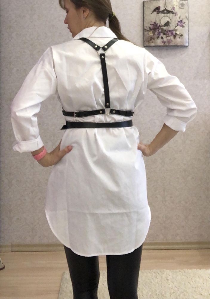 Кожа, качественно сделано, регулируется.