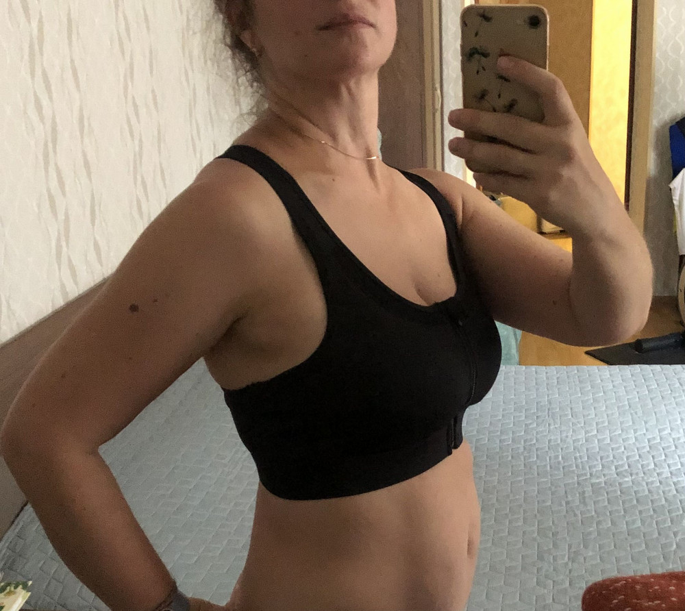 Очень понравился топ. Выше средней плотность, хорошо держит большую грудь (f). Нигде не жмёт, не давит